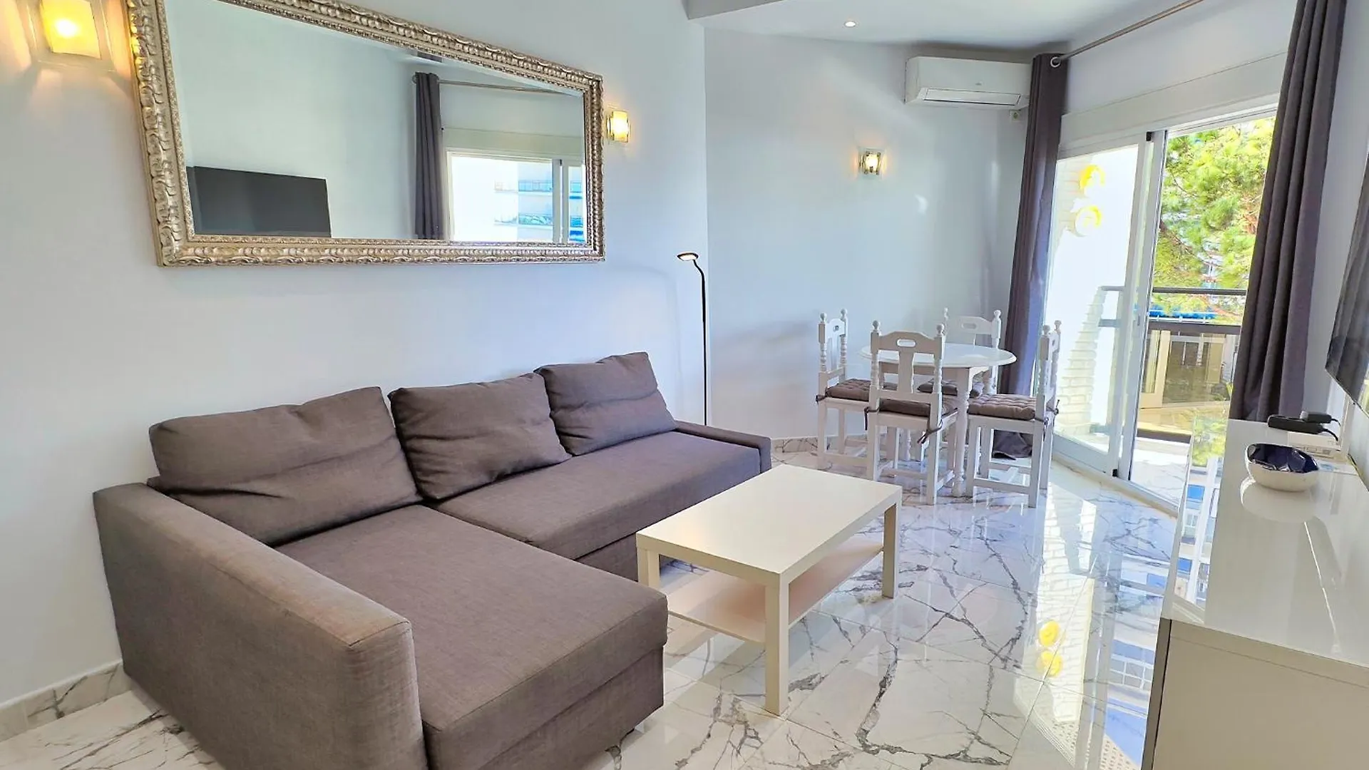 Skol 424 Stunning One-Bedroom Apartment With Sea Views Marbella
